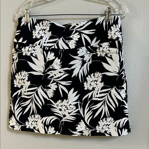 Chic Black and White Floral Mini Skort